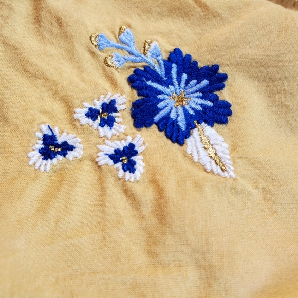 Toddler girls mustard yellow blouse and white shorts set Size 3T - Picture 13 of 16